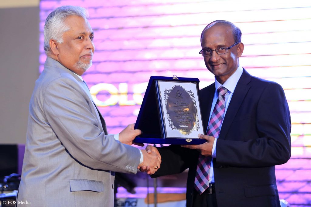 Felicitation of Senior Professor Mohan de Silva, The Chairman, University Grants Commission (right) by The Vice Chancellor, University of Colombo.