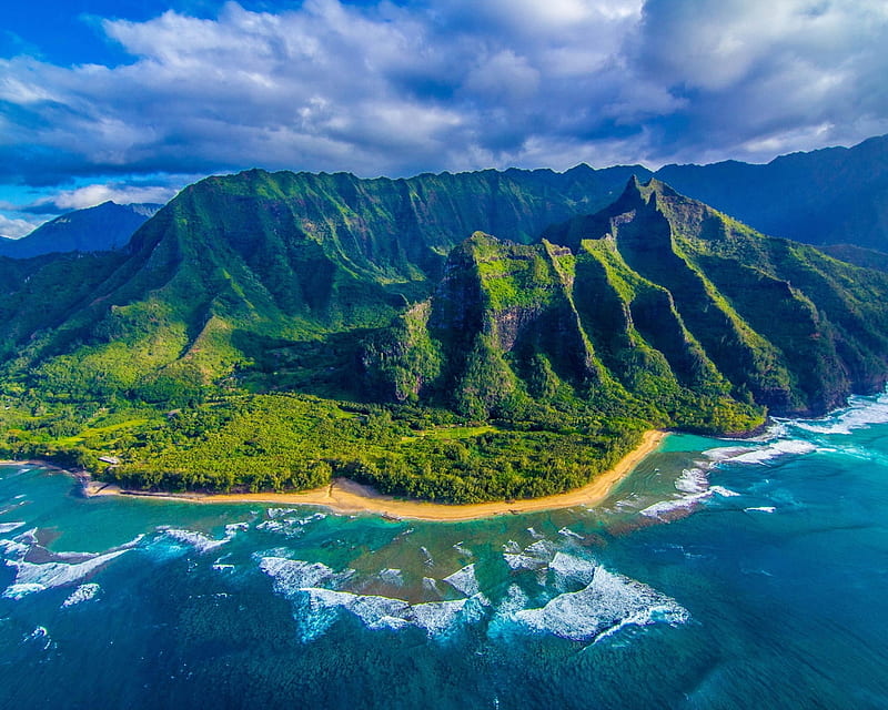  Tropical mountainsin Hawaii