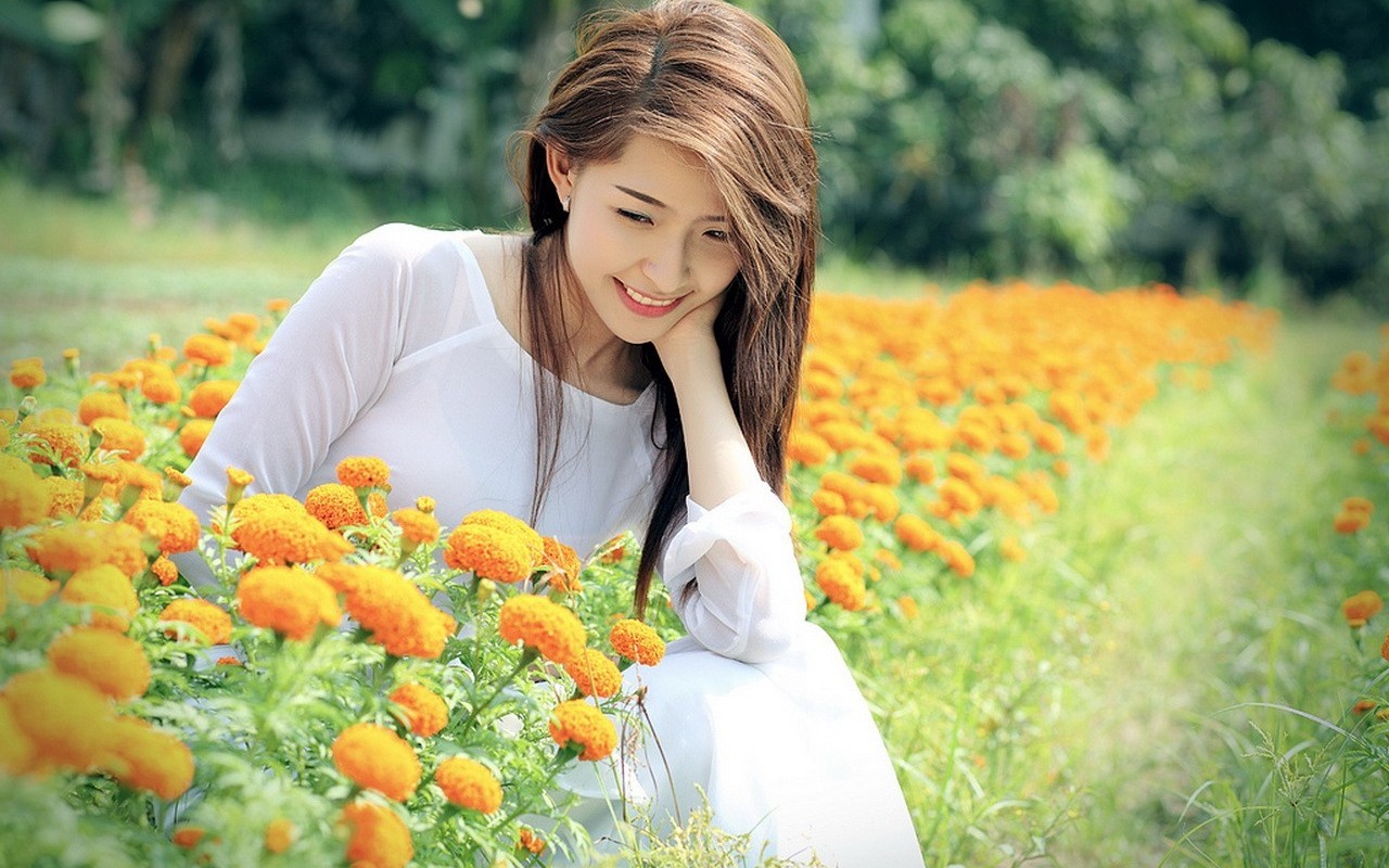 11-111297_smile-girl-hd-wallpaper-cute-girl-with-flower | FOS Media  Students' Blog